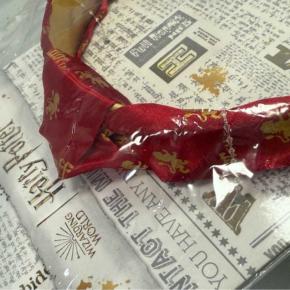 Harry Potter Red Headband house of Gryffindor - Picture 4 of 5